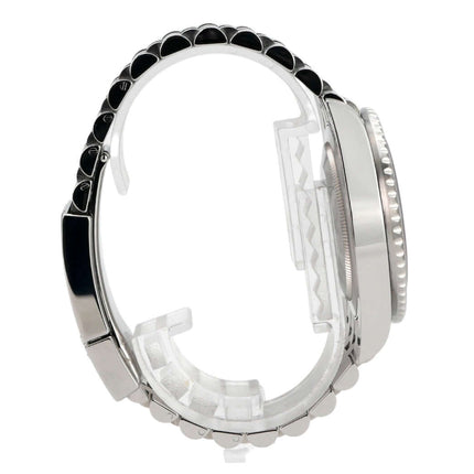 Rolex GMT Master II Edelstahl 126710BLRO seitliche Ansicht, hochwertiges Jubile-Armband, poliertes und satiniertes Edelstahl.