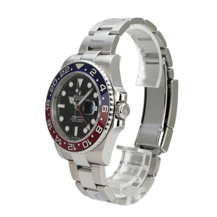 Rolex GMT-Master II Edelstahl 126710BLRO Oyster-Band mit schwarzem Zifferblatt und rot-blauer Lünette.