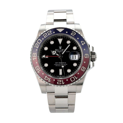 Rolex GMT-Master II Edelstahl 126710BLRO Oyster-Band mit schwarzem Zifferblatt und blau-roter Lünette.