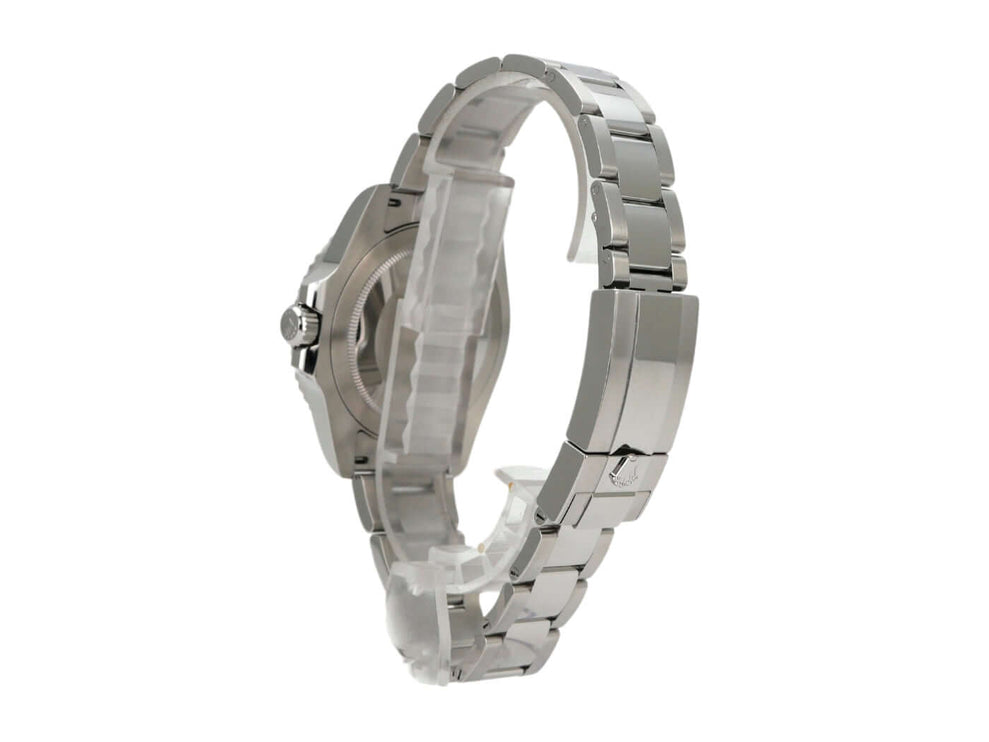 Seitenansicht der Rolex GMT Master II Edelstahl 126710BLRO mit Oyster-Band, elegant und modern.