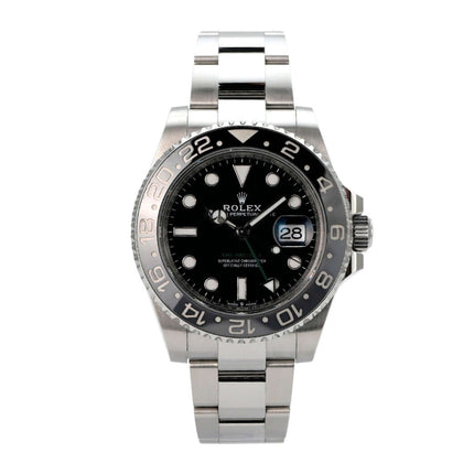 Rolex GMT-Master II Edelstahl Ref. 126710GRNR in poliertem Edelstahl mit schwarzem Zifferblatt und 24-Stunden Skala.