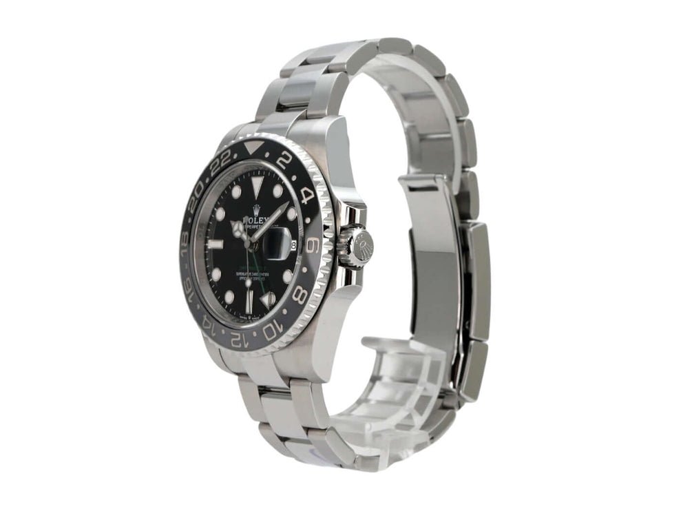 Rolex GMT-Master II Edelstahl Ref. 126710GRNR mit poliertem Edelstahlarmband und schwarzem Zifferblatt.