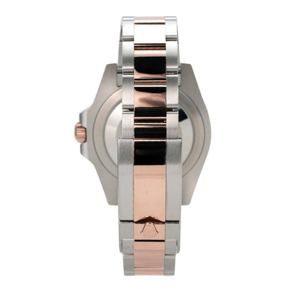 Rolex GMT-Master II Edelstahl Everose-Gold 126711CHNR Ansicht von der Seite mit poliertem und satiniertem Armband.