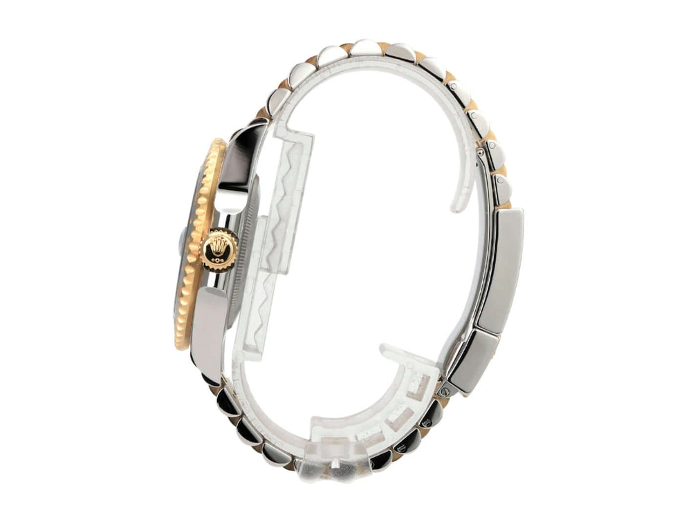 Rolex GMT-Master II Edelstahl Gelbgold 126713GRNR von der Seite, Jubilee-Band aus Edelstahl und Gelbgold.