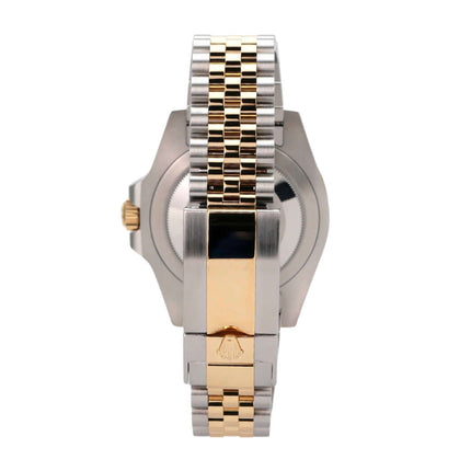 Rolex GMT-Master II Edelstahl Gelbgold 126713GRNR Rückansicht mit Jubilee-Band und Oysterclasp-Schließe.