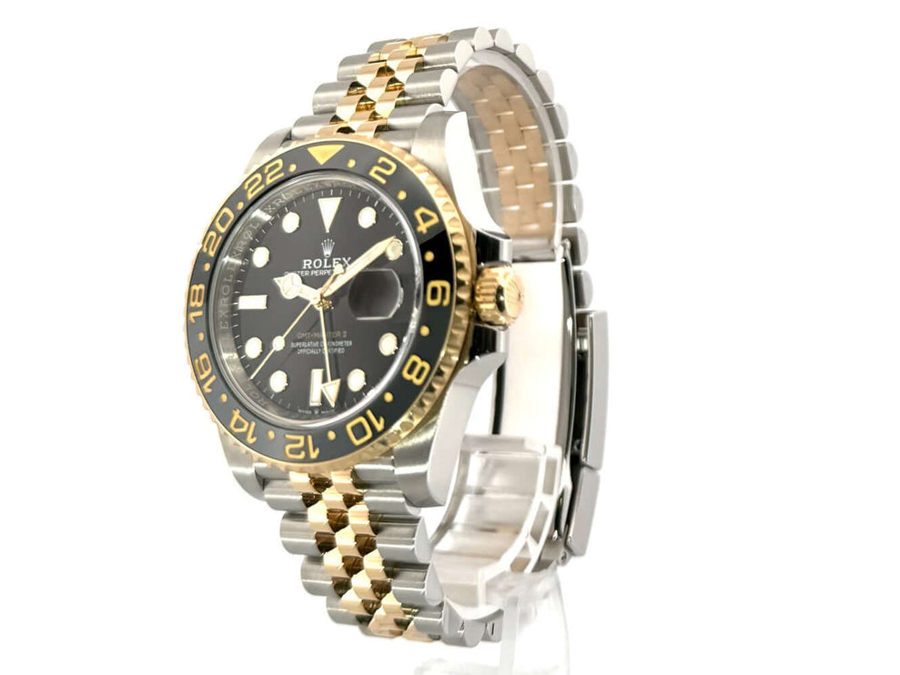 Rolex GMT-Master II Edelstahl Gelbgold 126713GRNR mit schwarzem Zifferblatt, 24-Stunden-Lünette und Jubilee-Band.