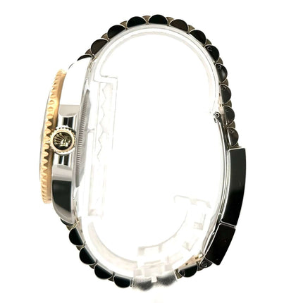 Rolex GMT-Master II 126713GRNR Seitenansicht Edelstahl-Gelbgold Gehäuse mit drehbarer 24-Stunden-Lünette und Jubilee-Band