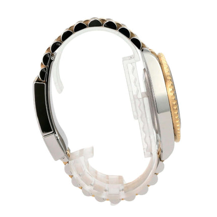 Rolex GMT-Master II Edelstahl Gelbgold 126713GRNR seitliche Ansicht mit Jubilee-Band und drehbarer Lünette.