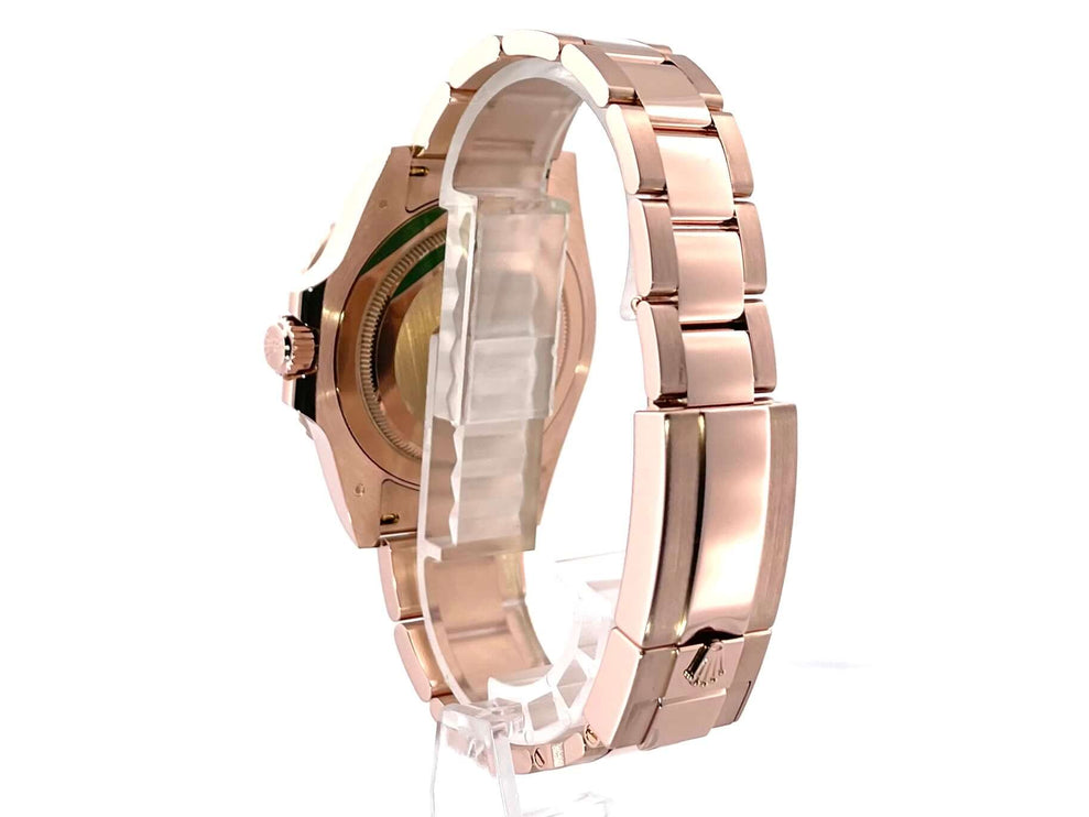 Rückansicht der Rolex GMT-Master II Everose-Gold 126715CHNR mit Oyster-Armband aus 18 kt poliertem und satiniertem Everose-Gold
