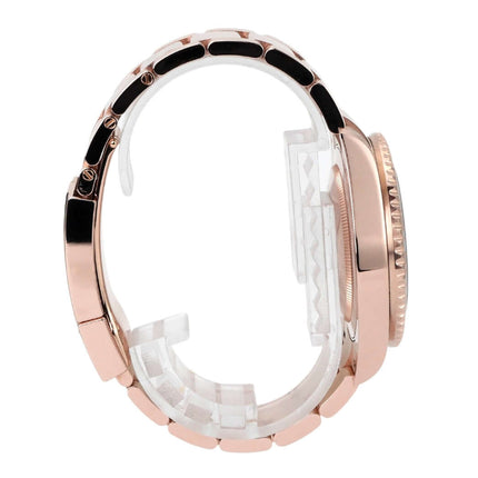 Rolex GMT-Master II Everose-Gold 126715CHNR seitliche Ansicht, 18 kt Everose-Gold Armband, hochwertige Verarbeitung.