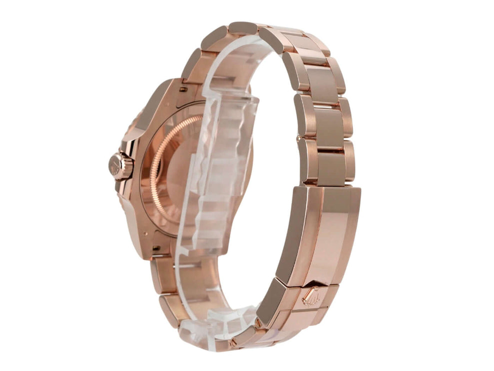 Rolex GMT-Master II Everose-Gold 126715CHNR - Seitenansicht des Armbands aus 18 kt Everose-Gold.