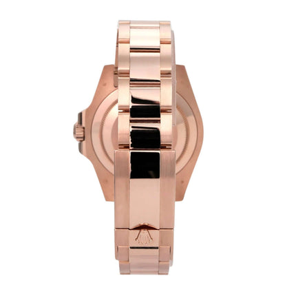 Rolex GMT-Master II Everose-Gold 126715CHNR Rückansicht mit Oyster-Armband aus 18 kt Everose-Gold.