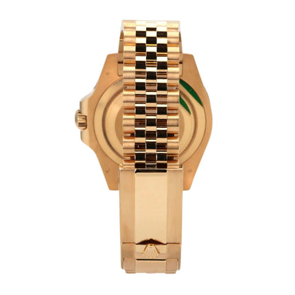 Rolex GMT-Master II Gelbgold 126718GRNR Rückansicht mit Jubilee-Band aus 18k Gelbgold