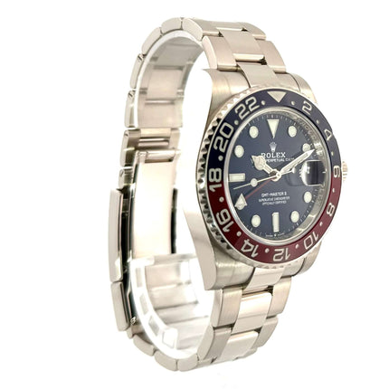 Rolex GMT Master II Weißgold 126719BLRO mit blau-roter Keramik Lünette, blauem Zifferblatt und 18 kt Weißgoldarmband.