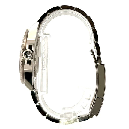 Rolex GMT Master II Weißgold 126719BLRO Blau Seiteansicht mit 18 kt Weißgold Gehäuse und Armband, 2022 Modell.