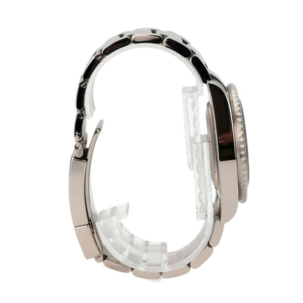 Seitenansicht des Rolex GMT-Master II Weißgold 126719BLRO Meteorit mit 18 kt Weißgold Gehäuse und Armband.