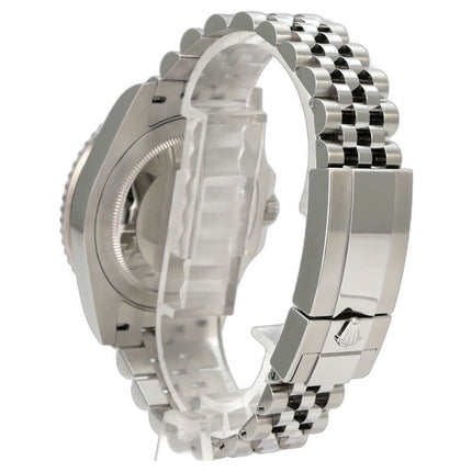 Rolex GMT-Master II Edelstahl 126720VTNR Jubile-Band, seitliche Ansicht mit Edelstahlgehäuse und Jubile-Armband