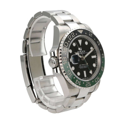 Rolex GMT-Master II Edelstahl 126720VTNR Oyster-Band seitliche Ansicht mit schwarzem Zifferblatt und grünem Rand