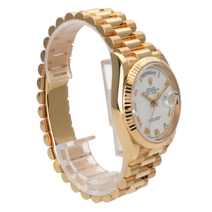 Rolex Day-Date 36 Gelbgold 128238 Weiss Uhr mit weißem Zifferblatt und 18 kt Gelbgold Armband