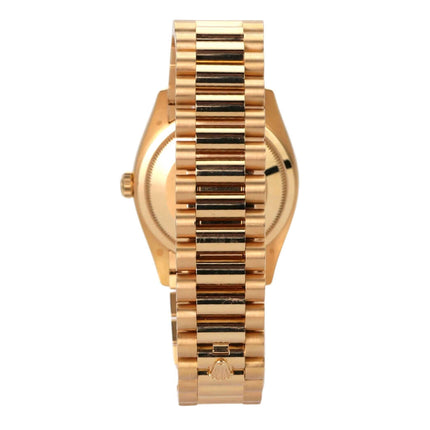 Rolex Day-Date 36 Gelbgold 128238 Weiss Ansicht von hinten, Goldarmband, elegantes Design, 18 kt Gelbgold.