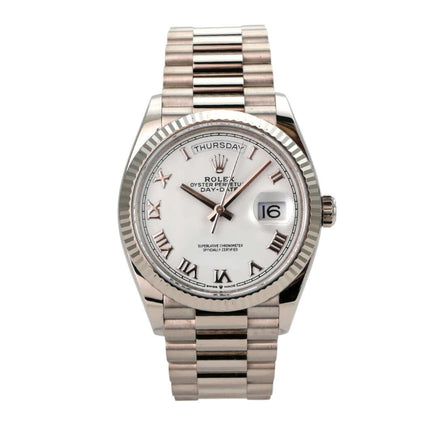 Rolex Day-Date 36 Weißgold 128239 Weiß Römisch mit weißem Zifferblatt und römischen Ziffern.
