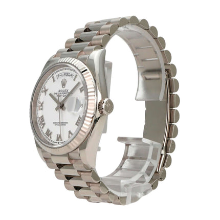Rolex Day-Date 36 Weißgold 128239 Weiß Römisch mit weißem Zifferblatt und römischen Ziffern, poliertem Armband.