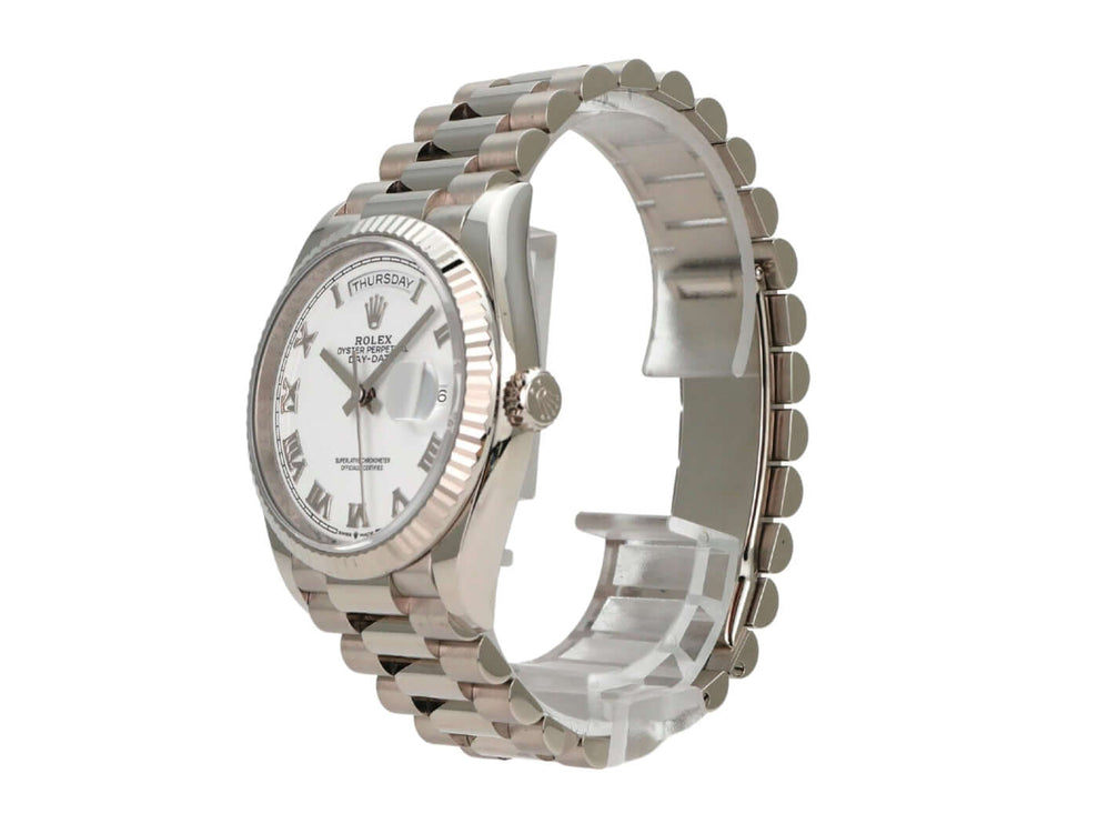 Rolex Day-Date 36 Weißgold 128239 Weiß Römisch mit weißem Zifferblatt und römischen Ziffern, poliertem Armband.