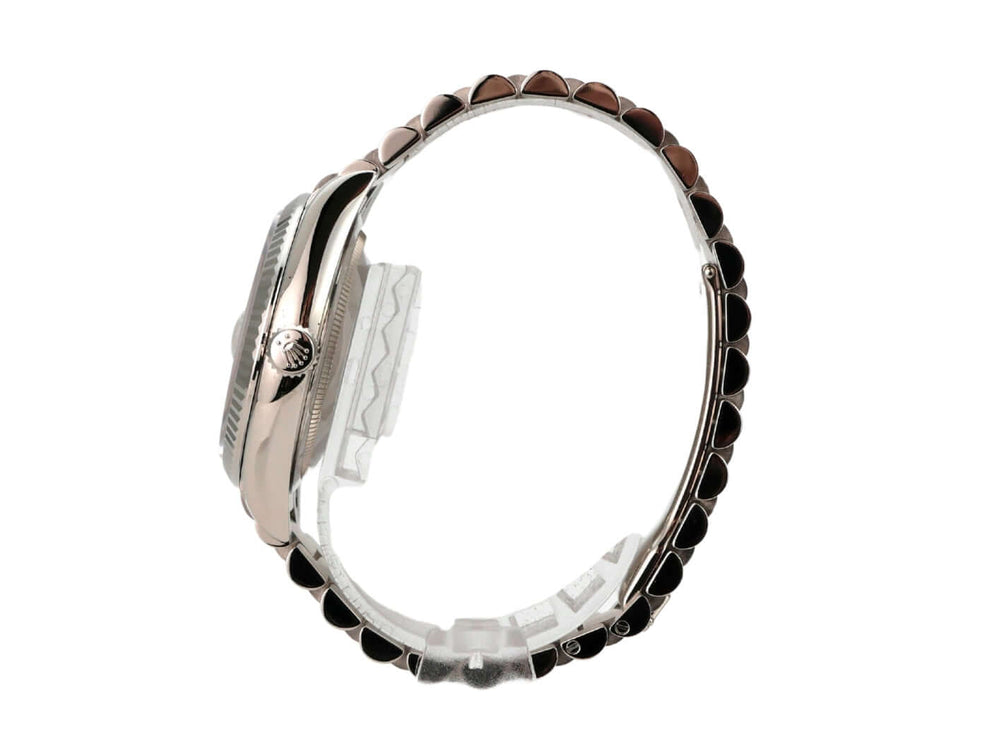 Rolex Day-Date 36 Weißgold 128239 Weiß Römisch seitliche Ansicht der Uhr mit Armband aus Weißgold.