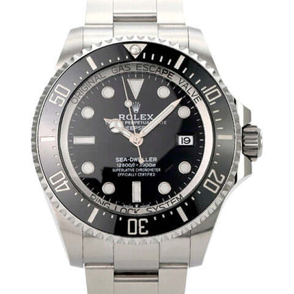 Rolex Sea-Dweller Deepsea 136660 Edelstahl-Uhr mit schwarzem Zifferblatt und drehbarer Lünette.