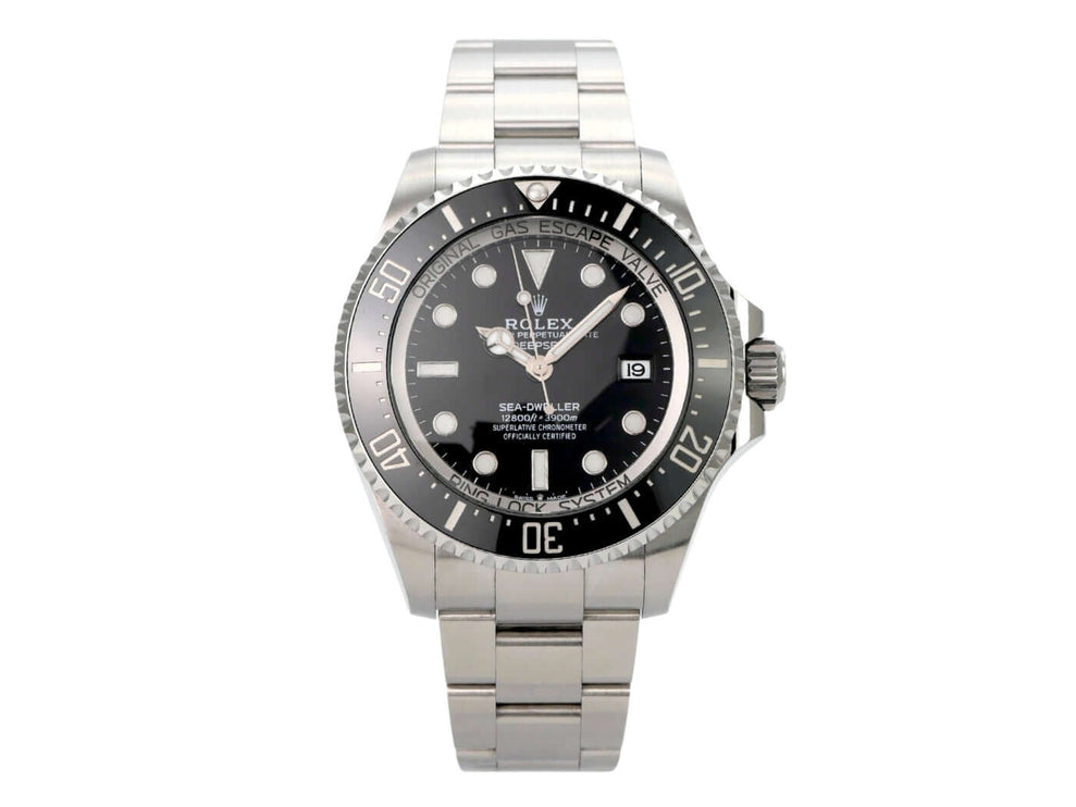Rolex Sea-Dweller Deepsea 136660 mit schwarzem Zifferblatt und Edelstahlband, 44 mm Durchmesser, Heliumventil, elegant und robust.