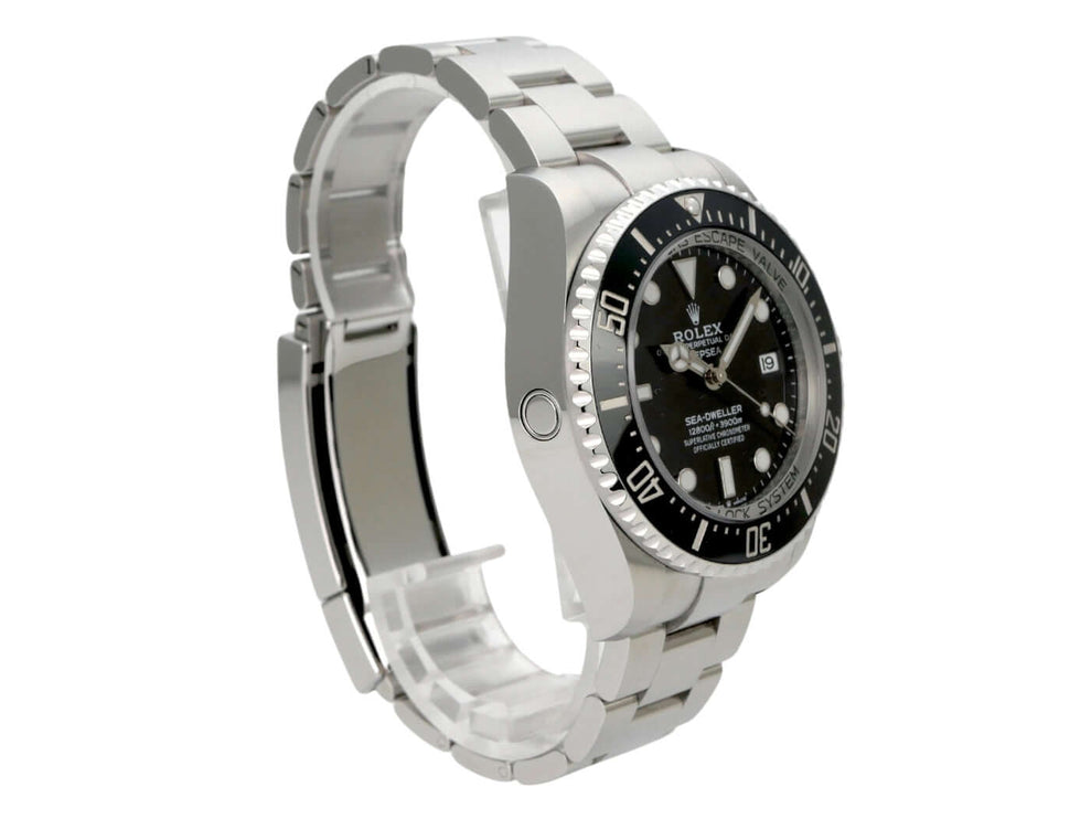 Rolex Sea-Dweller Deepsea 136660 mit schwarzem Zifferblatt und Edelstahlband, 44 mm Gehäuse, 17,8 mm Höhe.