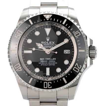 Rolex Sea-Dweller Deepsea 136660 mit Edelstahlband und schwarzem Zifferblatt, 44mm Gehäuse, drehbare Lünette.