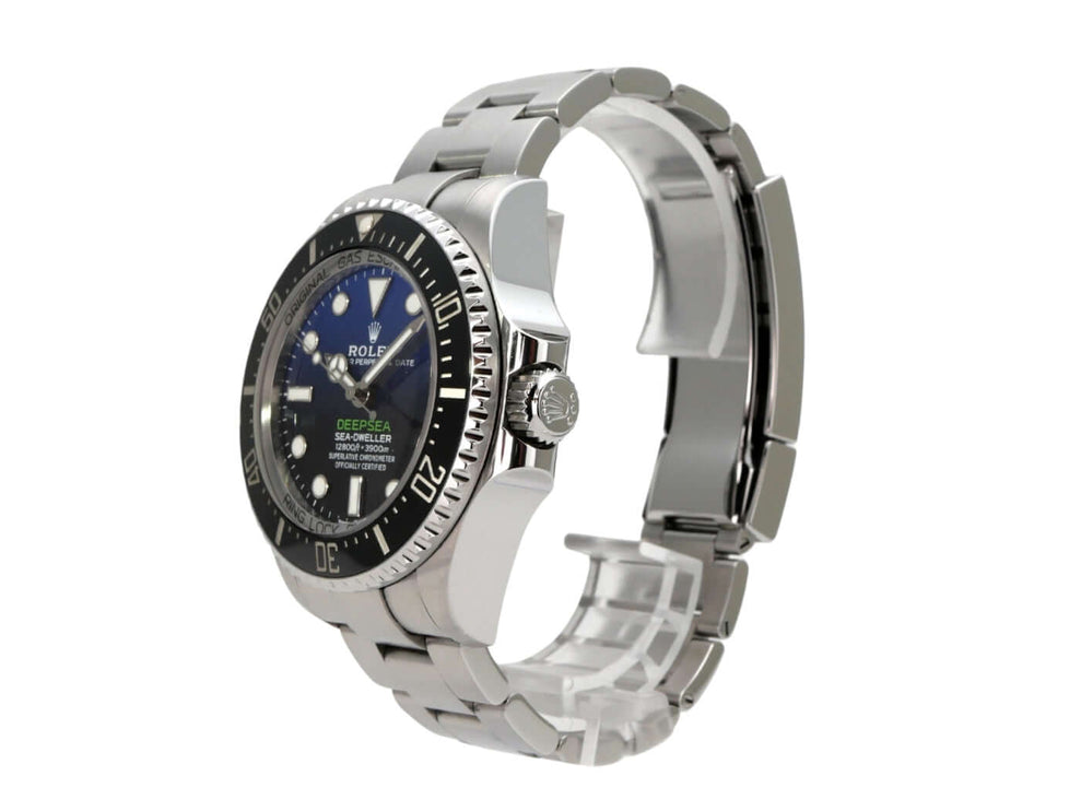 Rolex Sea-Dweller Deepsea 136660 D-Blue mit poliertem Edelstahlgehäuse und blauem Zifferblatt.