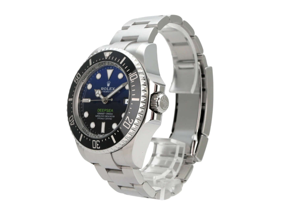 Rolex Sea-Dweller Deepsea 136660 D-Blue mit Edelstahl-Gehäuse, schwarzer Lünette und blauem Zifferblatt.