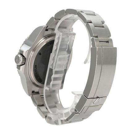 Rolex Sea-Dweller Deepsea 136660 D-Blue seitliche Ansicht mit Oyster-Edelstahlband und Gehäuse aus Edelstahl.