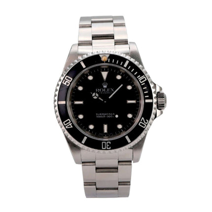 Rolex Submariner 40 Edelstahl 14060 mit schwarzem Zifferblatt und Edelstahlband, poliert und satiniert.