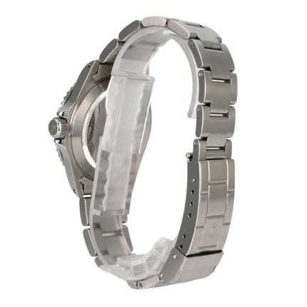 Rückansicht des Rolex Submariner 40 Edelstahl 14060M mit poliertem Armband und Sicherheitsfaltschließe.