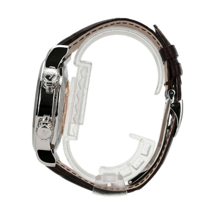 Jaeger-LeCoultre Master Compressor Dualmatic 146.8.02 Uhr im Profil, Edelstahlgehäuse, braunes Lederband mit Faltschließe.