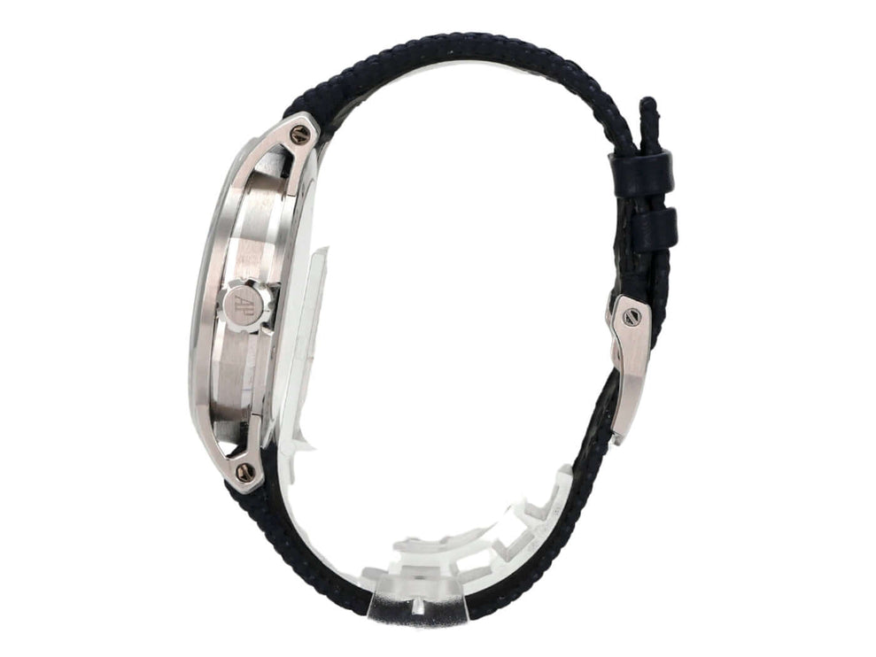 Audemars Piguet Code 11.59 15210BC.OO.A321CR.01 Uhrenseite mit blauem Textilband und 18 kt Weißgold Gehäuse