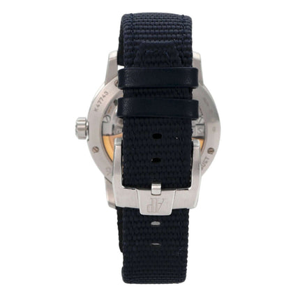 Rückansicht der Audemars Piguet Code 11.59 15210BC.OO.A321CR.01 mit blauem Textilband und 18 kt Weißgold Dornschließe.