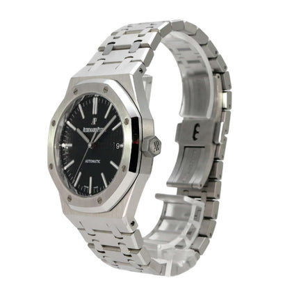 Audemars Piguet AP Royal Oak 15400ST.OO.1220ST.01 mit Edelstahlgehäuse und schwarzem Zifferblatt.