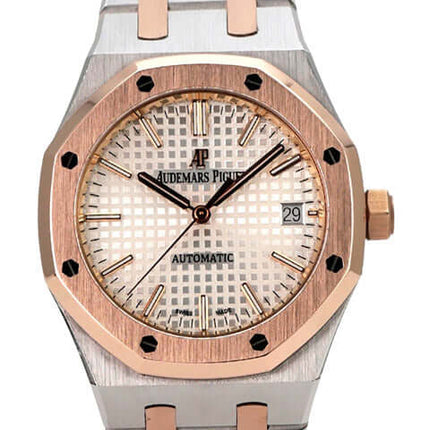 Audemars Piguet Royal Oak 15450SR.OO.1256SR.01 Edelstahl und Roségold Armbanduhr mit silberfarbenem Zifferblatt.