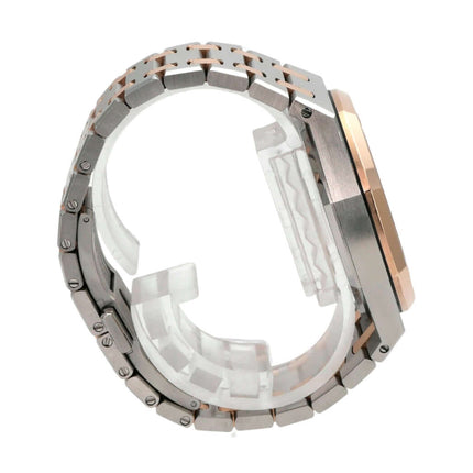 Audemars Piguet Royal Oak 15450SR.OO.1256SR.01 Uhr aus Edelstahl und Roségold von der Seite, detaillierte Armbanduhr.