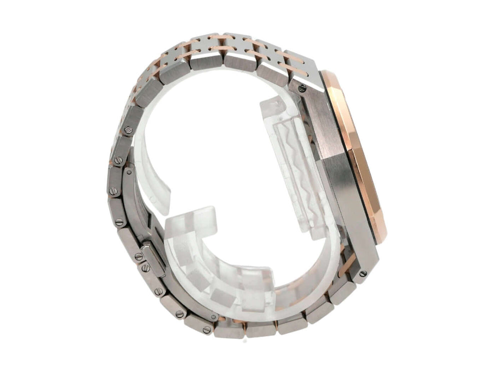 Audemars Piguet Royal Oak 15450SR.OO.1256SR.01 Uhr aus Edelstahl und Roségold von der Seite, detaillierte Armbanduhr.