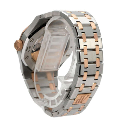 Audemars Piguet Royal Oak 15450SR.OO.1256SR.01 Uhr mit Edelstahl und Roségold-Armband, Rückansicht.