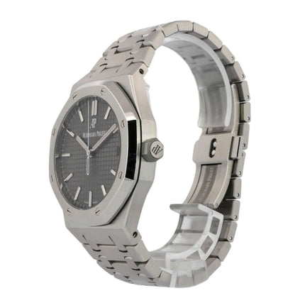 Audemars Piguet Royal Oak 15500ST.OO.1220ST.02, poliertes und satiniertes Edelstahlgehäuse, graues Zifferblatt, Edelstahlband, Seitenansicht