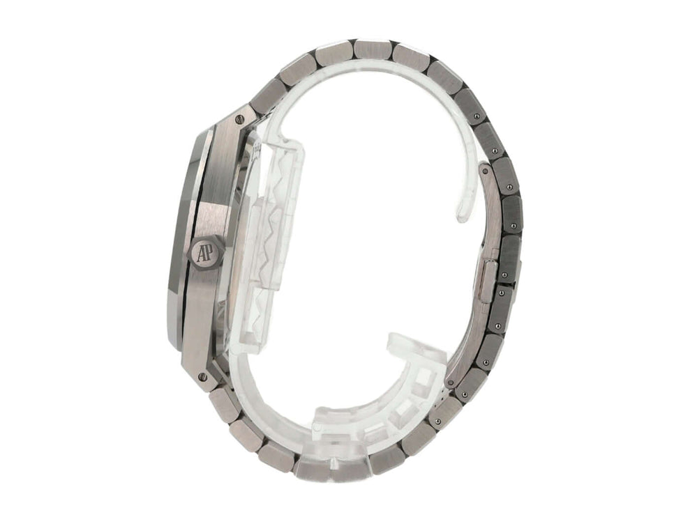 Audemars Piguet AP Royal Oak 15500ST.OO.1220ST.04 Armbandansicht mit Edelstahl Gehäuse, polierter und satinierten Oberflächen.