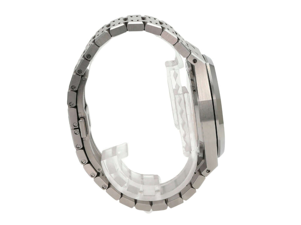 Audemars Piguet AP Royal Oak 15500ST.OO.1220ST.04 seitlicher Blick auf Edelstahlarmband und Gehäuse