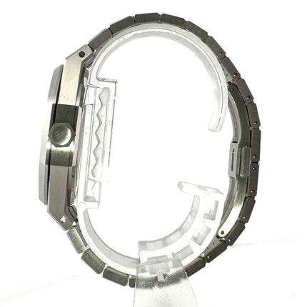 Seitansicht der Audemars Piguet Royal Oak 15551ST.ZZ.1356ST.04 mit poliertem Edelstahlgehäuse und Satin-Finish, Edelstahlarmband