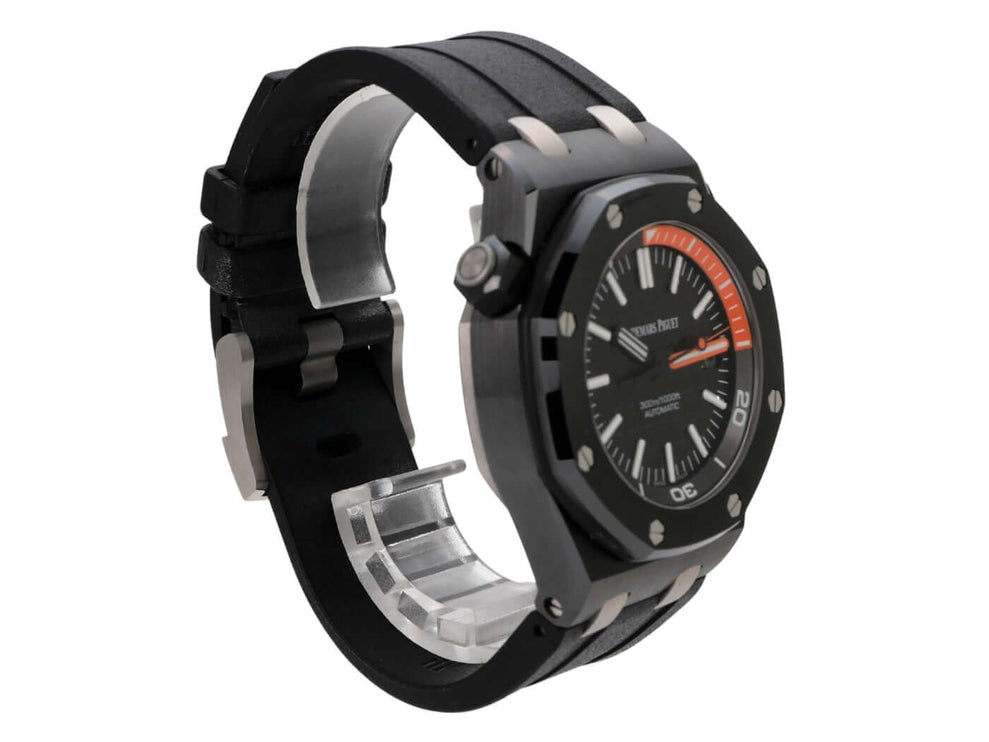 Audemars Piguet Royal Oak Offshore Diver Ceramic 15707CE.OO.A002CA.01 mit schwarzem Kautschukband und Keramikgehäuse